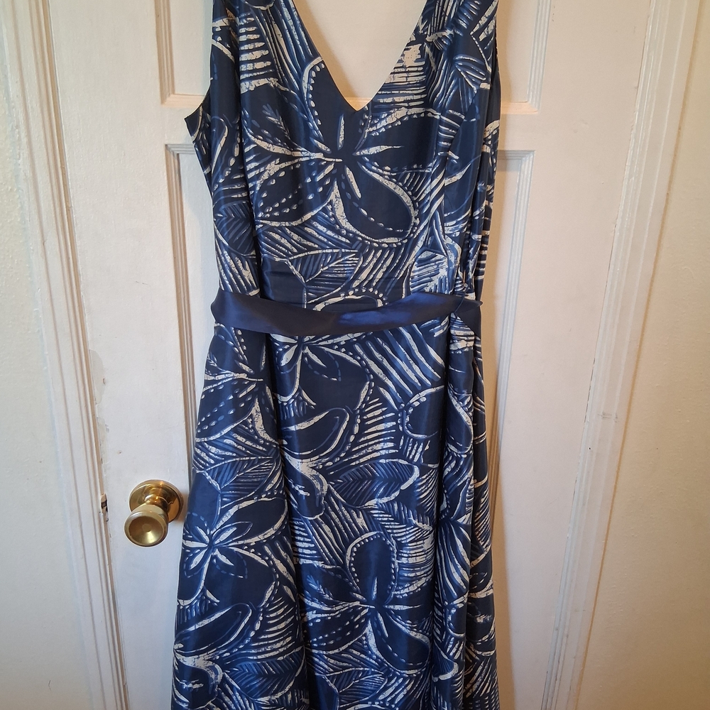 Adrianna Papell Navy and White Floral Midi Dress